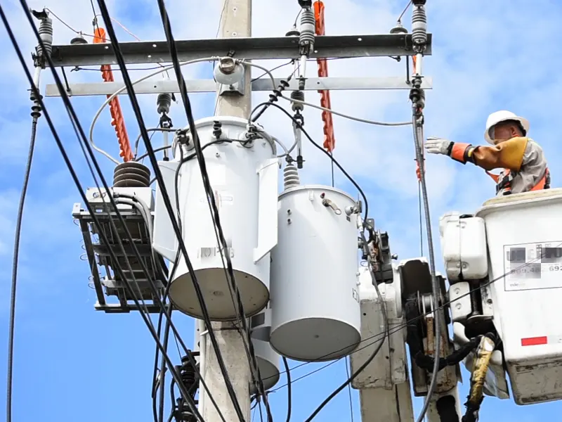 ZW32 vs ZW7 vs ZW8: Which Outdoor Vacuum Circuit Breaker Should You Choose? (2026 Guide)