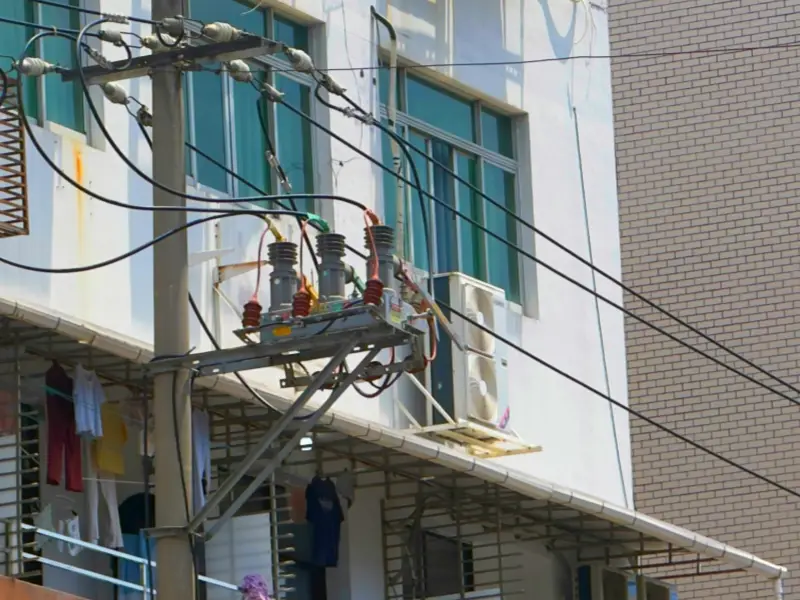 Overhead Line Protection Solution | Reliable Pole-Mounted Circuit Breaker System for Power Distribution Systems